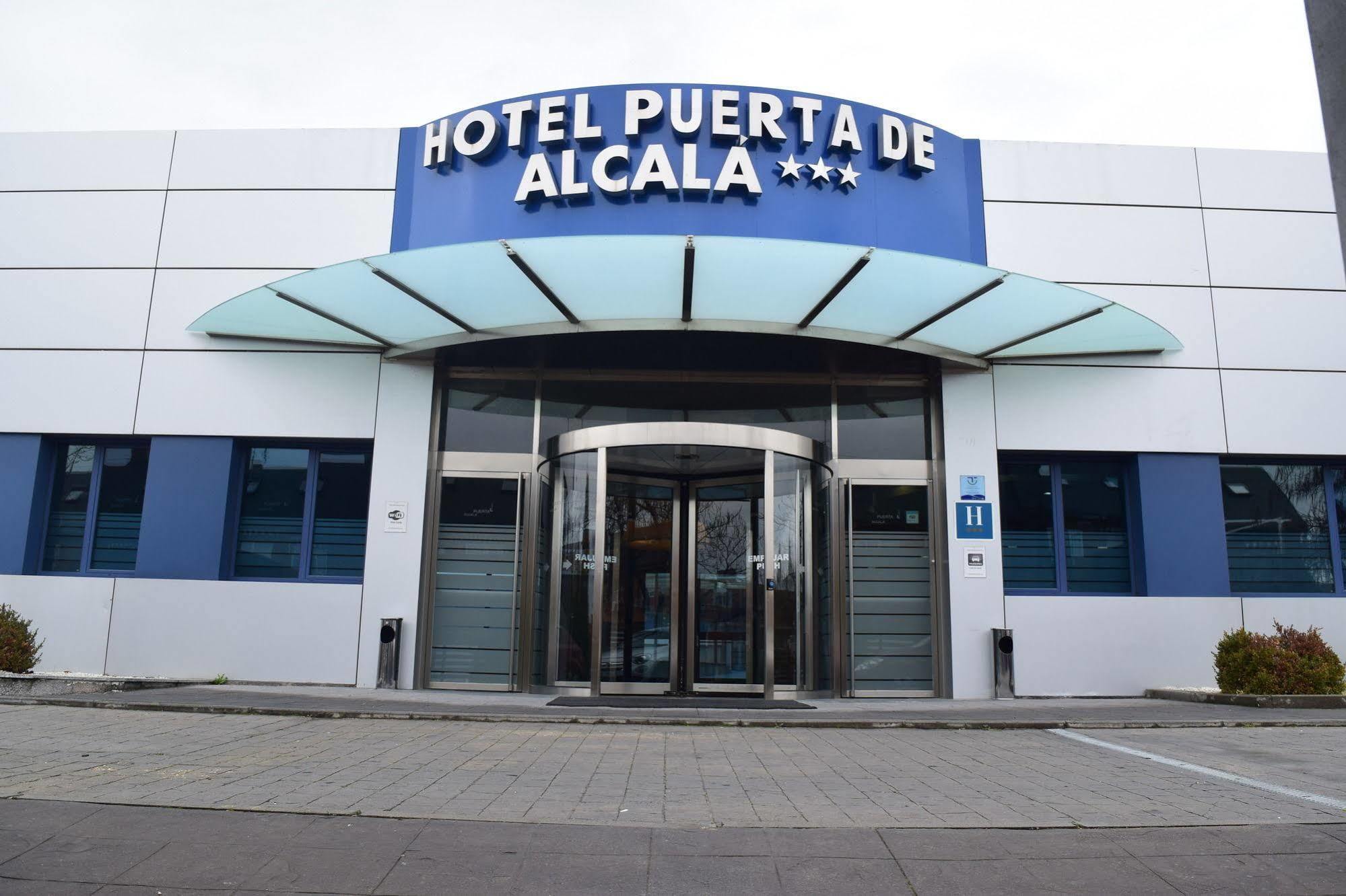 Hotel Puerta De Alcala อัลกาลาเดเอนาเรส ภายนอก รูปภาพ